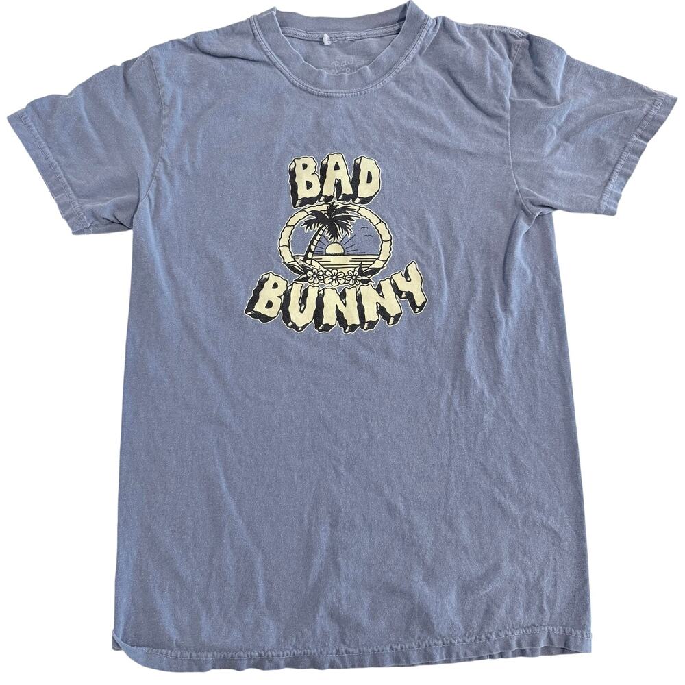 Bad Bunny “World’s Hottest Summer” 2022 Tour T-Shirt Size Small Tee